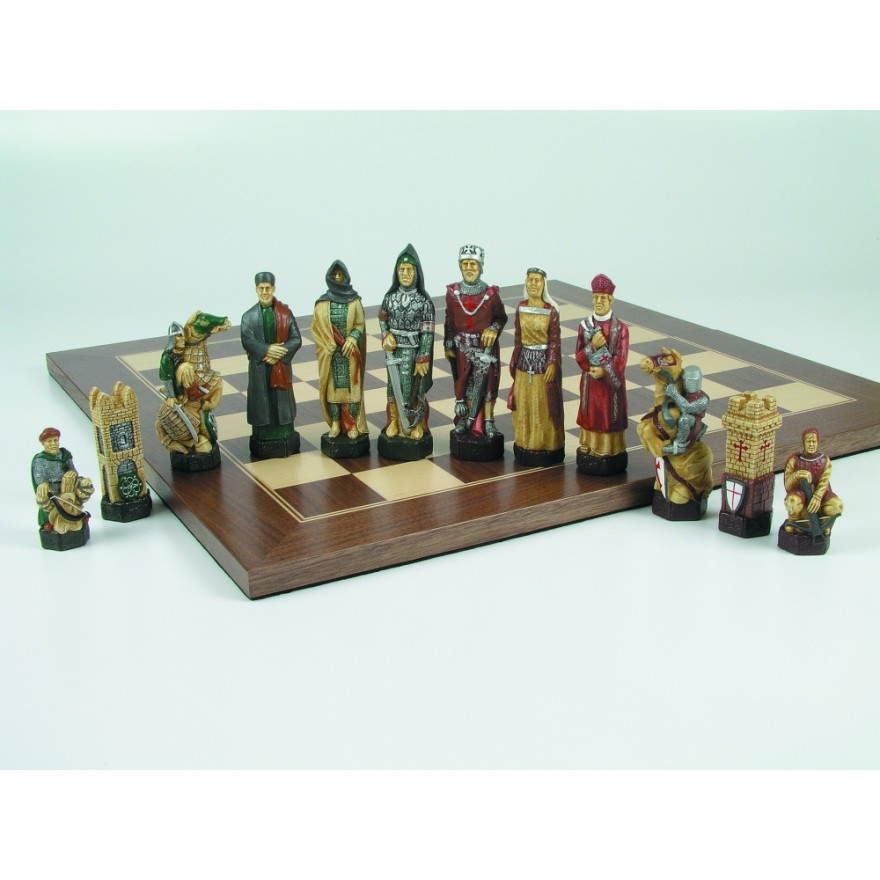 Schachfiguren Kreuzzug farbig mit Schachbrett