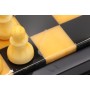 Schach und Damespiel aus Alabaster gelb und schwarz in Holzkassette, Ausführung 1B